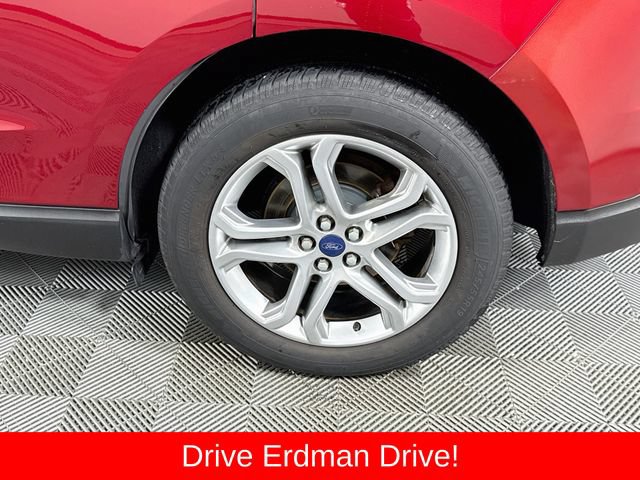 Used 2018 Ford Edge Titanium w/ Technology Package FWD image 4