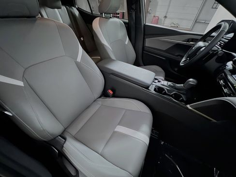 Used 2025 Toyota Camry SE FWD image 31