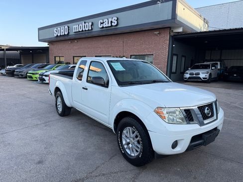 Used 2016 Nissan Frontier SV RWD image 3