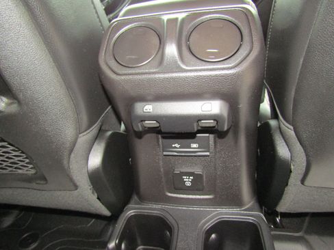 Used 2020 Jeep Gladiator Rubicon AWD/4WD image 19