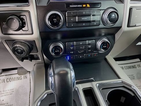 Used 2019 Ford F150 Lariat w/ Equipment Group 502A Luxury AWD/4WD image 18