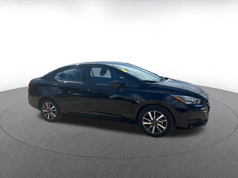 Used 2025 Nissan Versa SV image 2