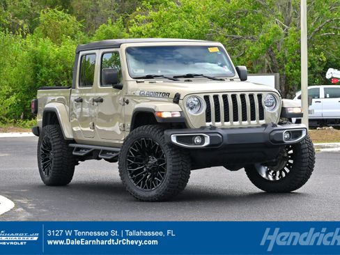 Used 2022 Jeep Gladiator Overland image 1