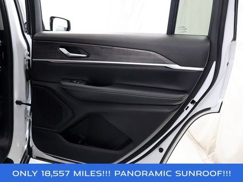 Used 2023 Jeep Grand Cherokee L Limited AWD/4WD image 32