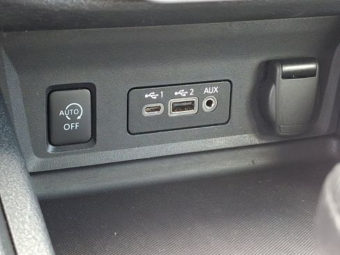 Used 2024 Nissan Sentra SV FWD image 23