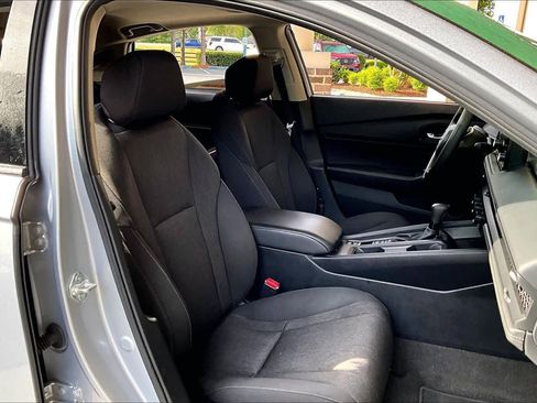 Used 2025 Honda Accord SE image 9
