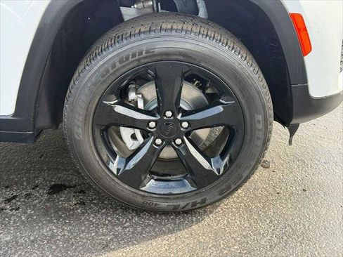 Certified 2023 Jeep Grand Cherokee Altitude image 7