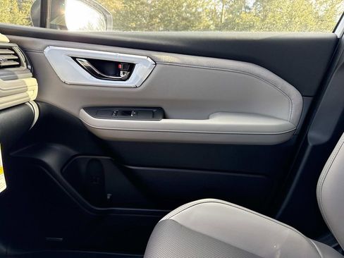 New 2025 Subaru Forester Limited image 27