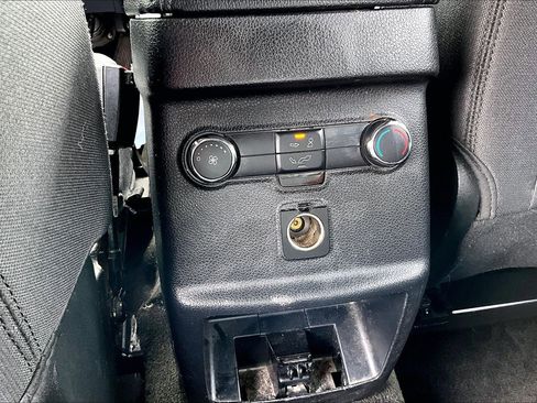 Used 2018 Ford Explorer XLT w/ Equipment Group 201A AWD/4WD image 34