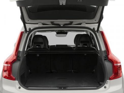 Used 2018 Volvo XC90 T6 Momentum w/ Convenience Package image 15