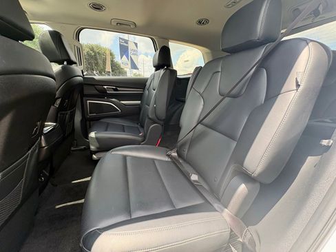 Used 2025 Kia Telluride S AWD/4WD image 13