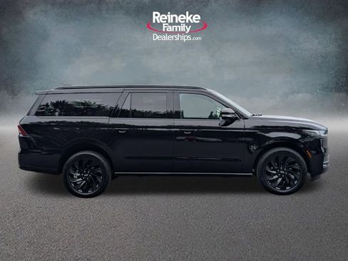 Used 2025 Lincoln Navigator L Reserve AWD/4WD image 4