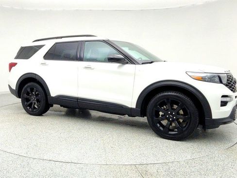 Used 2023 Ford Explorer ST-Line image 3