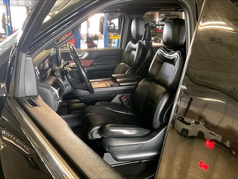 Used 2024 Lincoln Navigator Reserve image 7