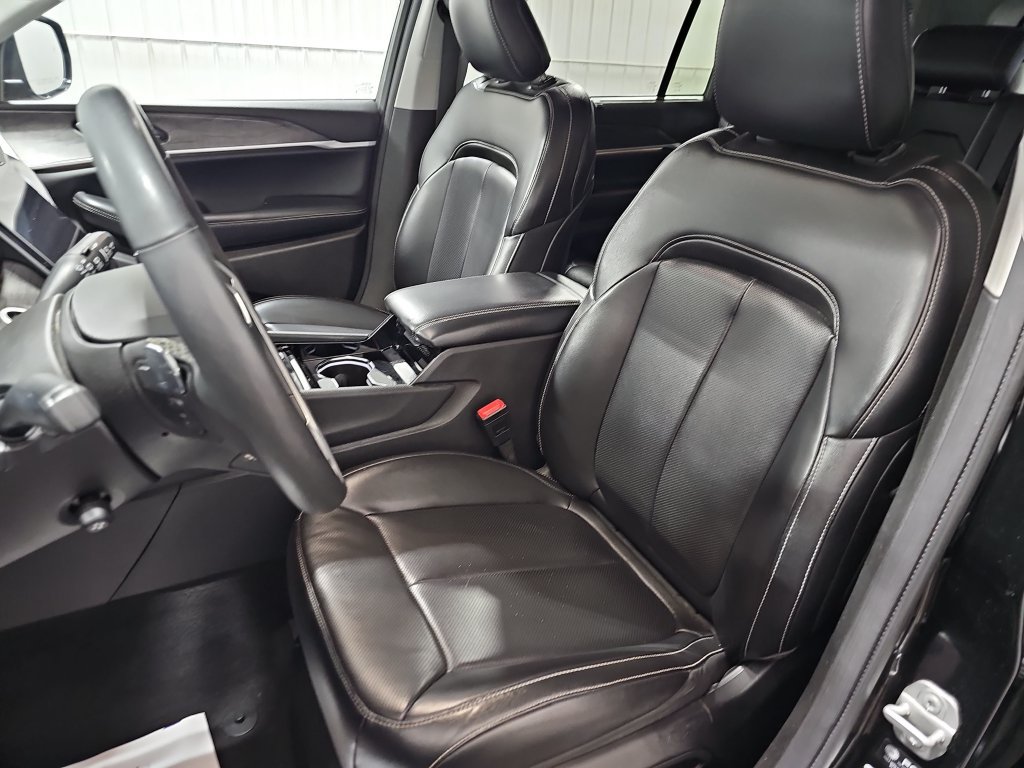 Used 2023 Jeep Grand Cherokee L Limited w/ Luxury Tech Group II AWD/4WD image 17