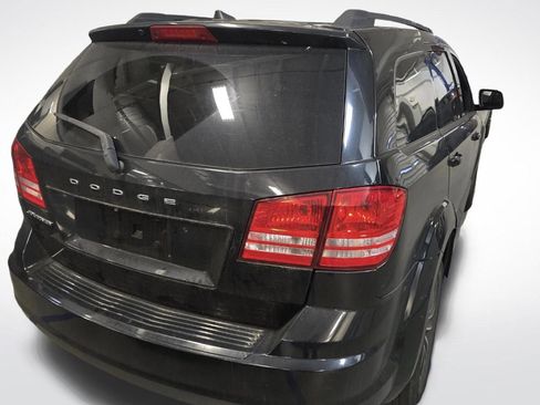 Used 2018 Dodge Journey SE w/ Popular Equipment Group image 3