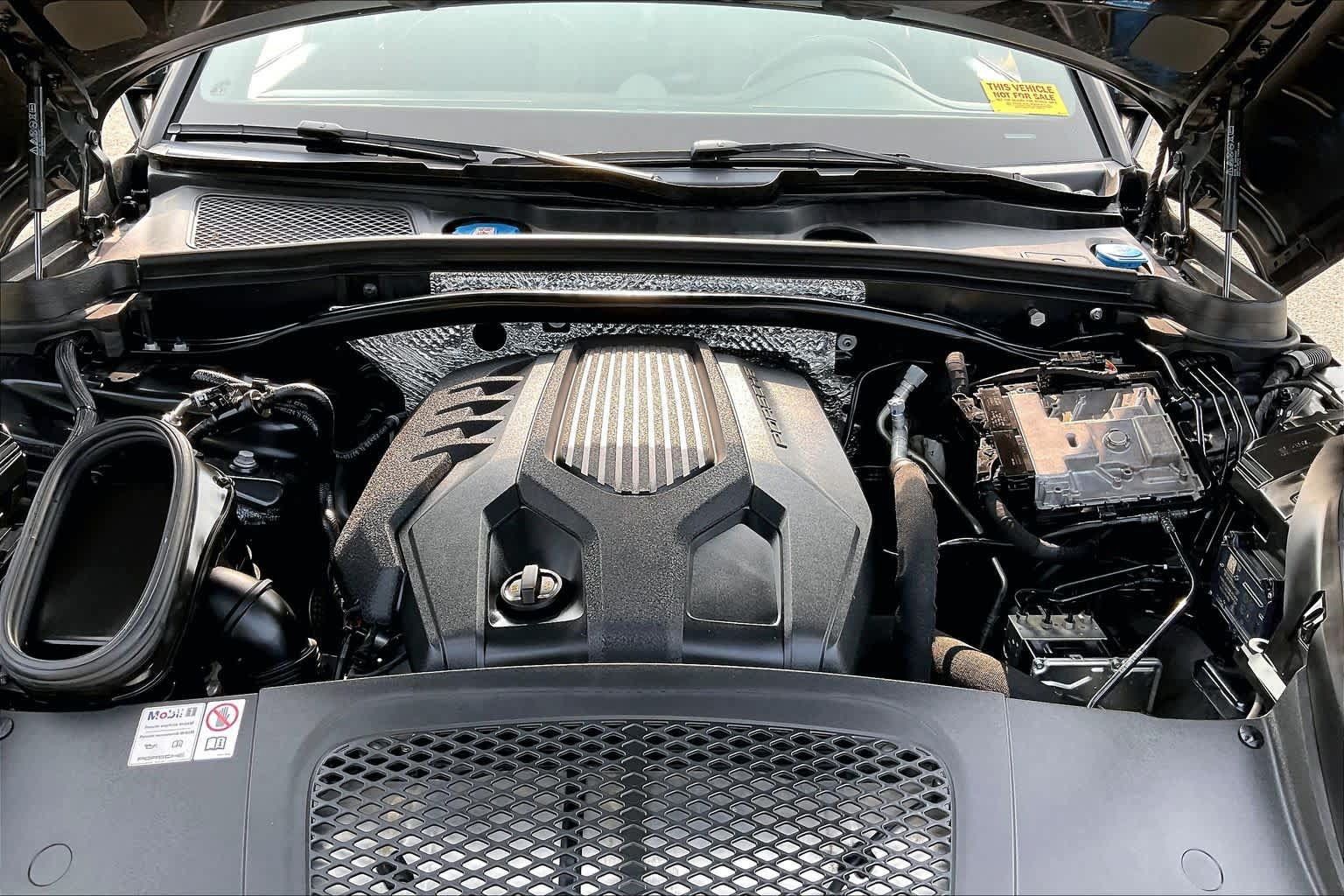 Used 2024 Porsche Macan AWD/4WD image 28