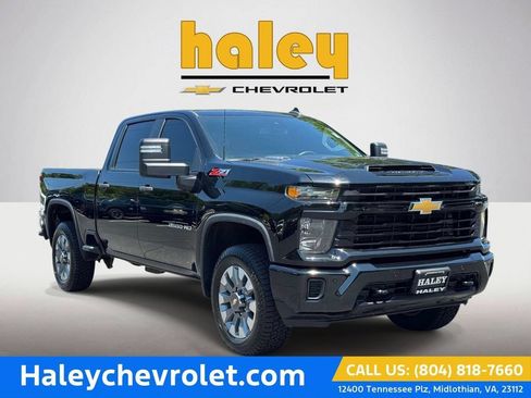 Used 2025 Chevrolet Silverado 2500 Custom w/ Custom Value Package AWD/4WD image 1