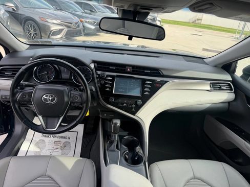 Used 2019 Toyota Camry SE FWD image 17