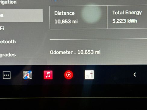 Used 2024 Tesla Cybertruck AWD Crew Cab image 11