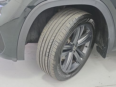 Used 2021 Volkswagen Atlas SE image 33