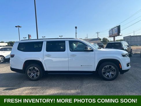 Used 2024 Jeep Wagoneer L Series II RWD image 2