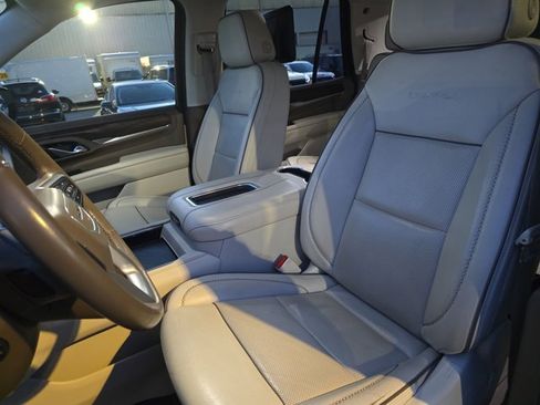 Used 2021 GMC Yukon Denali w/ Denali Premium Package image 15