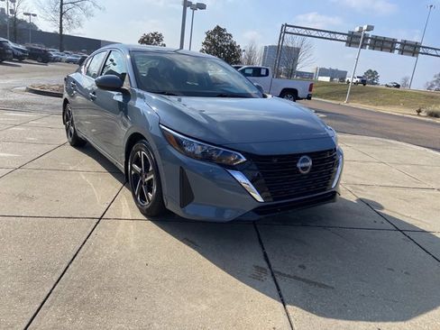 Used 2024 Nissan Sentra SV image 2