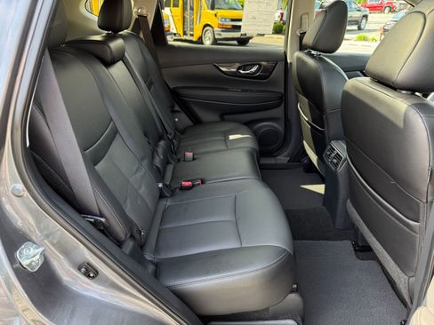 Used 2018 Nissan Rogue SL AWD/4WD image 19