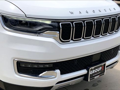 Used 2024 Jeep Wagoneer L Series II RWD image 30