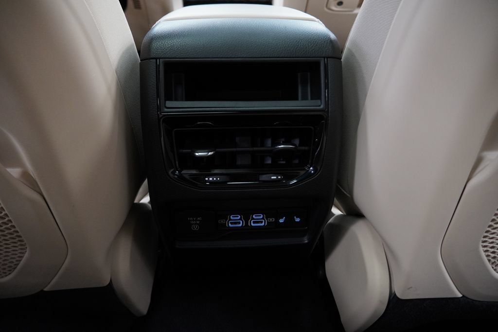 Certified 2025 Jeep Grand Cherokee Limited AWD/4WD image 22