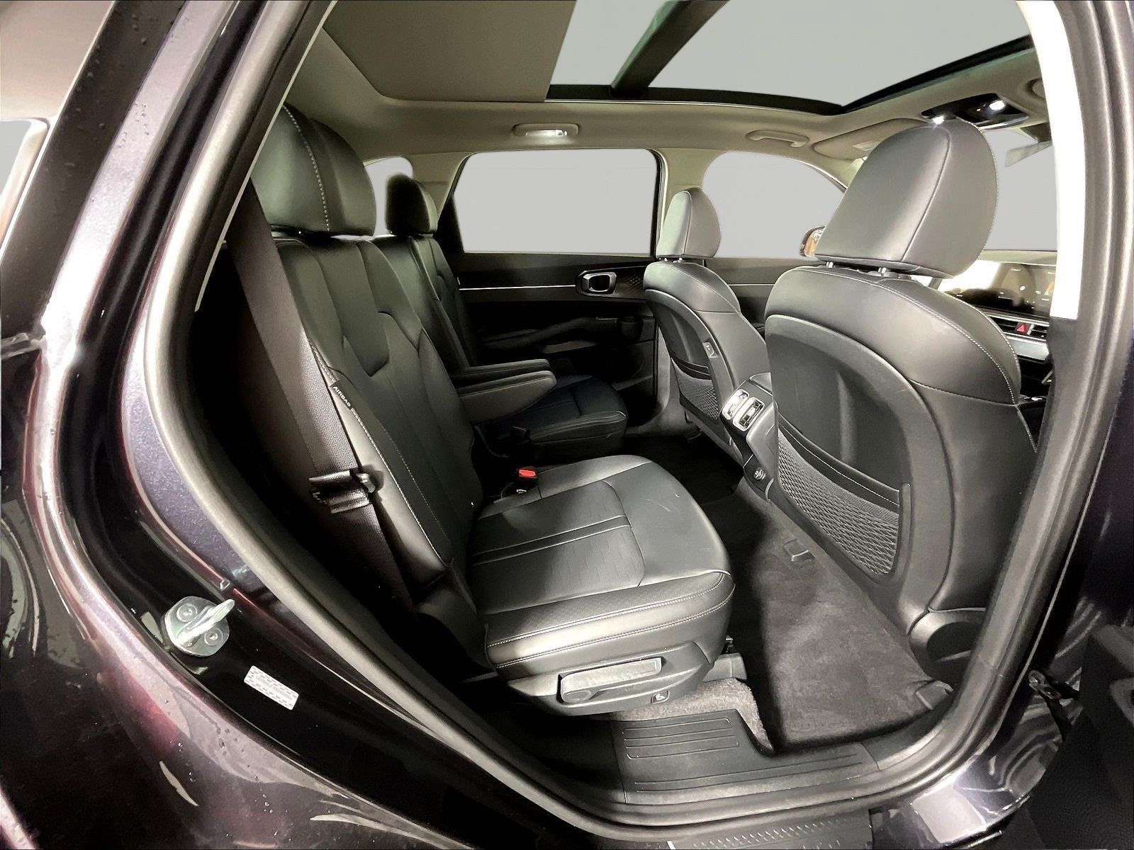 Certified 2025 Kia Sorento EX w/ Panoramic Sunroof Package FWD image 25