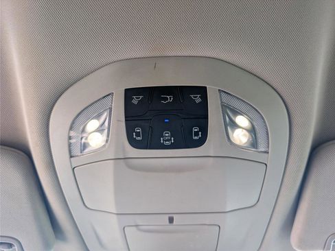 Used 2022 Chrysler Pacifica Touring-L image 18