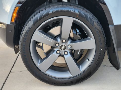 New 2025 Land Rover Defender 130 V8 image 10