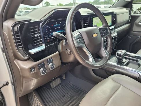 Used 2022 Chevrolet Silverado 1500 LTZ w/ LTZ Convenience Package II AWD/4WD image 29