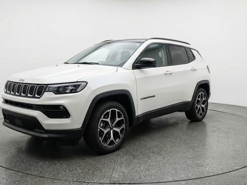 Used 2025 Jeep Compass Limited image 3