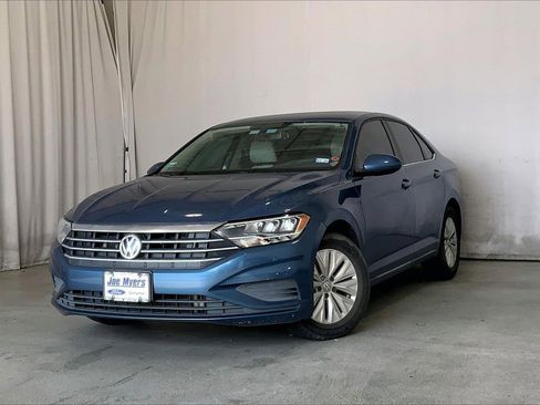 Used 2019 Volkswagen Jetta S w/ Driver Assistance Package image 2
