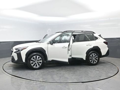 Used 2025 Subaru Outback Premium image 26