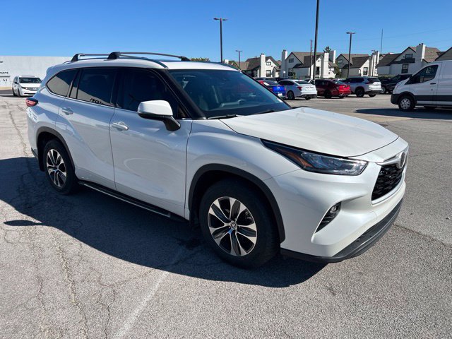 Used 2020 Toyota Highlander XLE FWD image 4