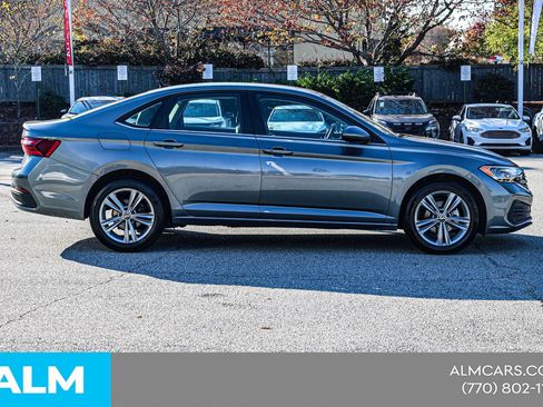 Used 2024 Volkswagen Jetta SE image 11