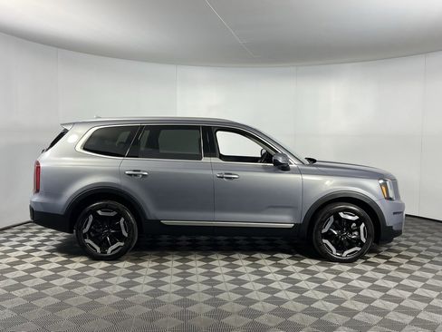 Used 2023 Kia Telluride S image 7