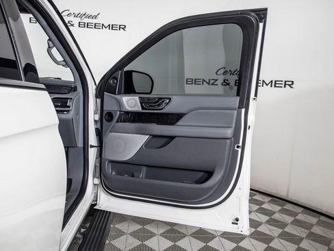 Used 2021 Lincoln Navigator Reserve image 25