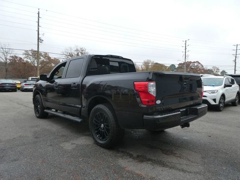 Used 2019 Nissan Titan SV w/ SV Convenience Package image 8