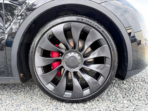 Used 2023 Tesla Model Y Performance image 37
