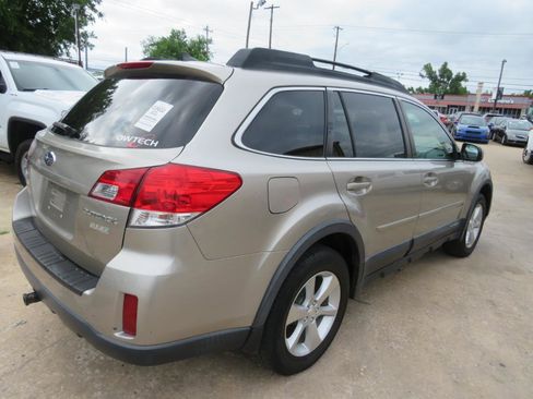 Used 2014 Subaru Outback 2.5i Premium w/ Moonroof Package AWD/4WD image 4
