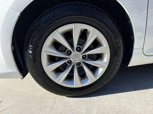 Used 2016 Toyota Camry LE image 11