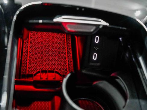 Used 2025 Mercedes-Benz GLC 43 AMG 4MATIC image 23