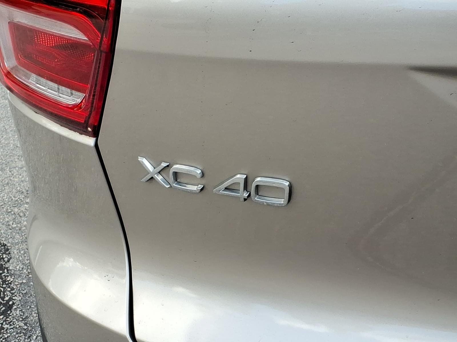 Certified 2024 Volvo XC40 B5 Ultimate w/ Protection Package Premier AWD/4WD image 5
