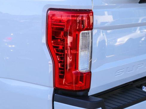 Used 2018 Ford F250 Lariat w/ Lariat Value Package AWD/4WD image 15