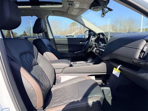 New 2026 Nissan Pathfinder Platinum w/ Cargo Package image 10